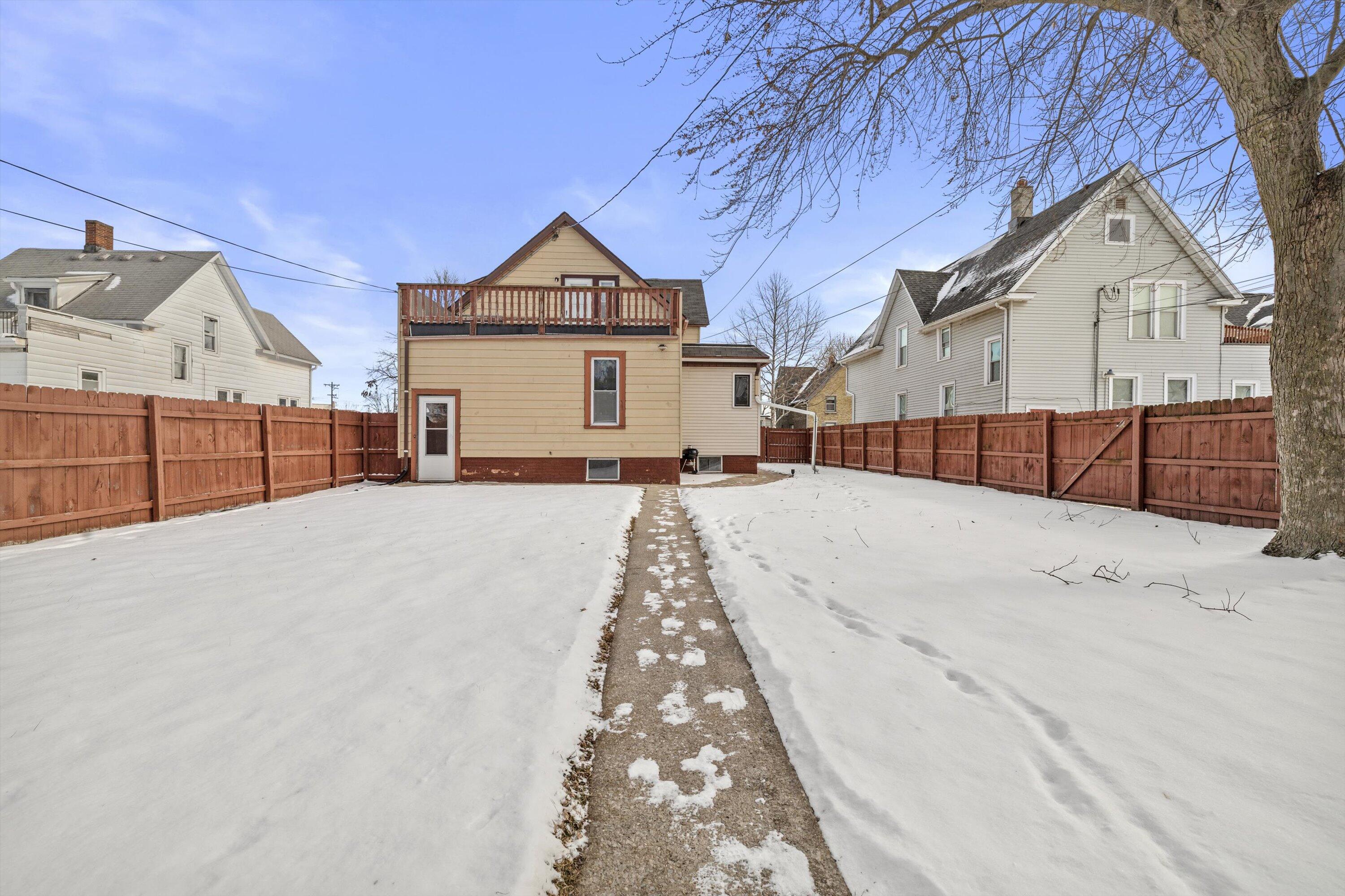 1234 Blake Avenue Racine, WI 53404 - Photo 6 of 35 Large Backyard