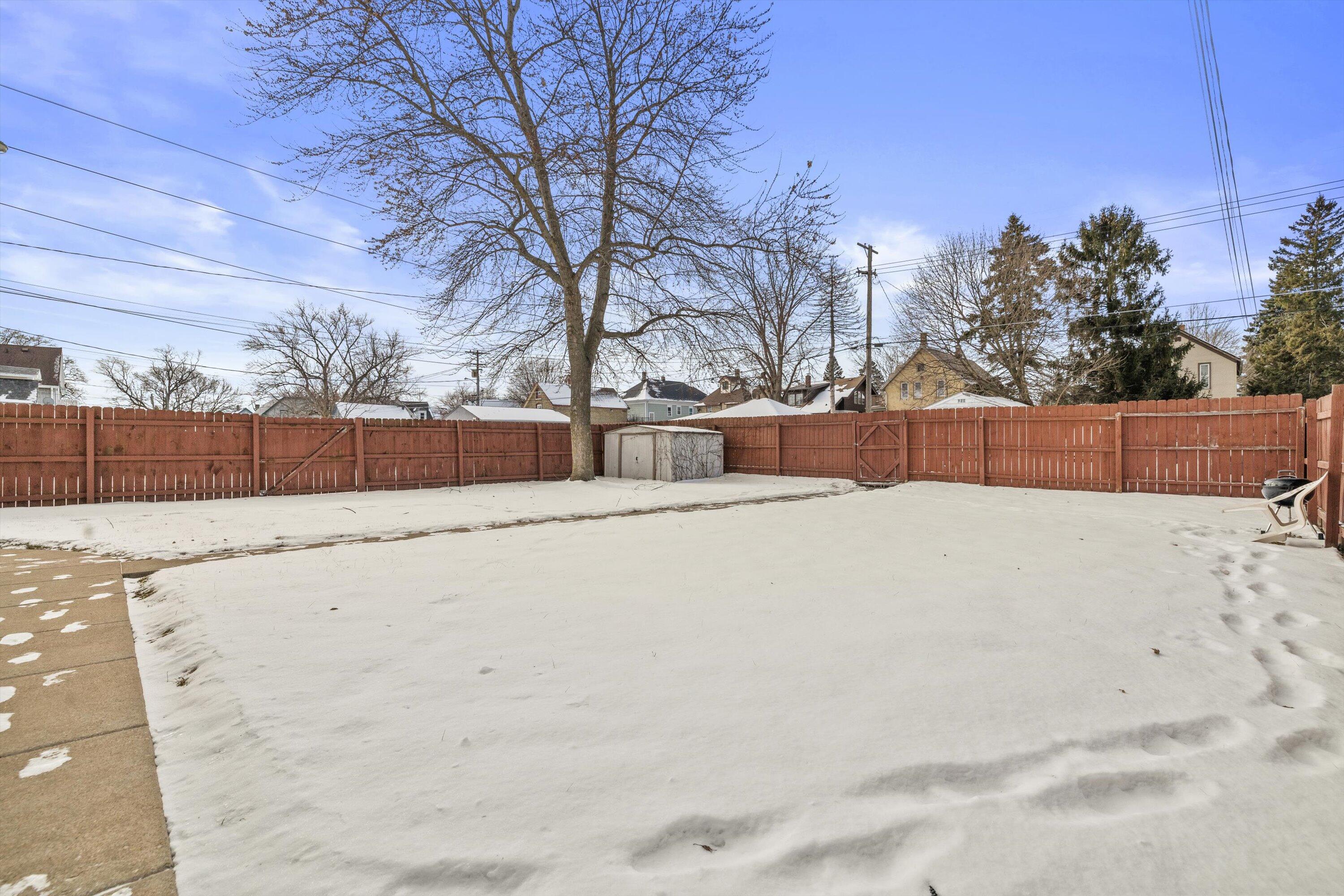 1234 Blake Avenue Racine, WI 53404 - Photo 7 of 35 Large Backyard