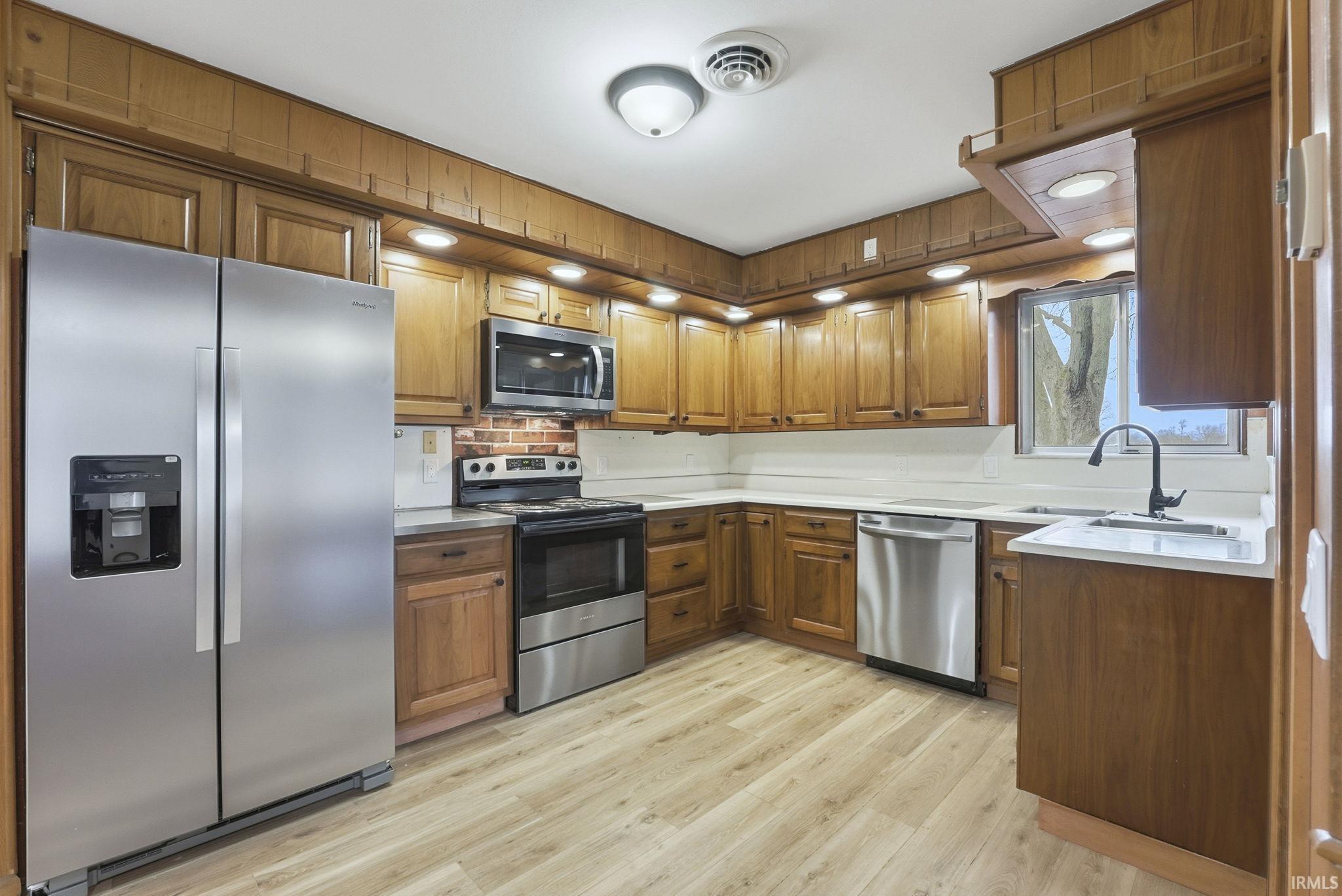 325 Meadowmere Drive Butler, IN 46721 - Photo 13 of 36