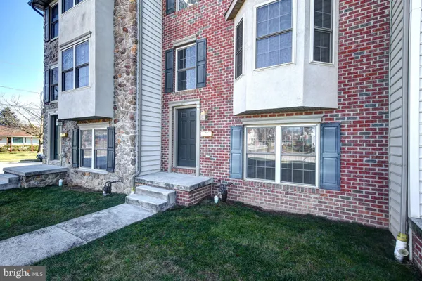 $1,911 | 689 East Walnut Street, Hanover, PA 17331