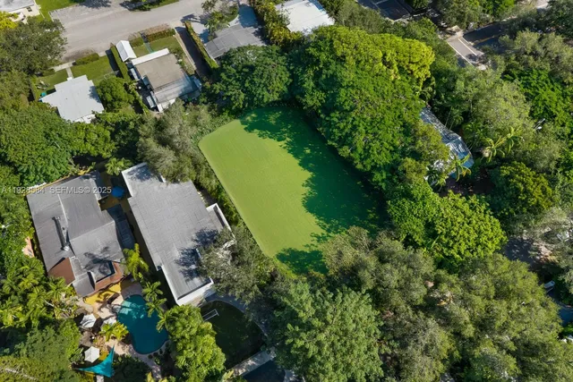 an aerial view of a house with yard swimming pool and outdoor seating