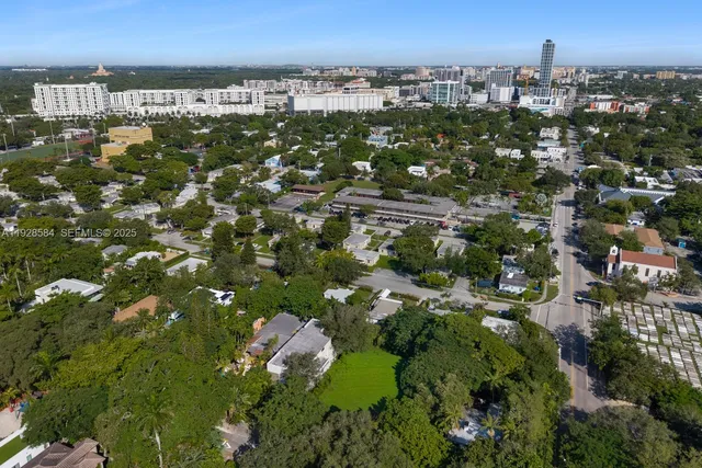 $3,158,000 | 3729 Kumquat Avenue, Miami, FL 33133