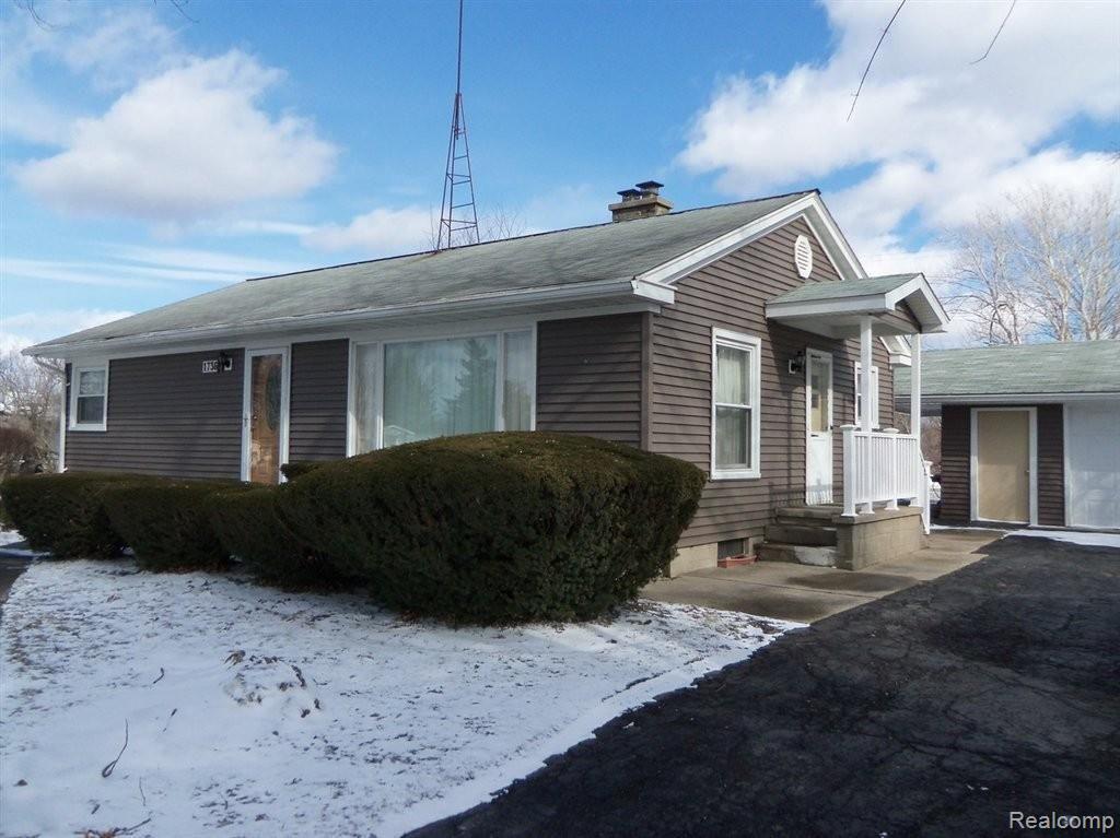 1736 North Lapeer Road Lapeer, MI 48446 - Photo 1 of 17 100_4286.jpg