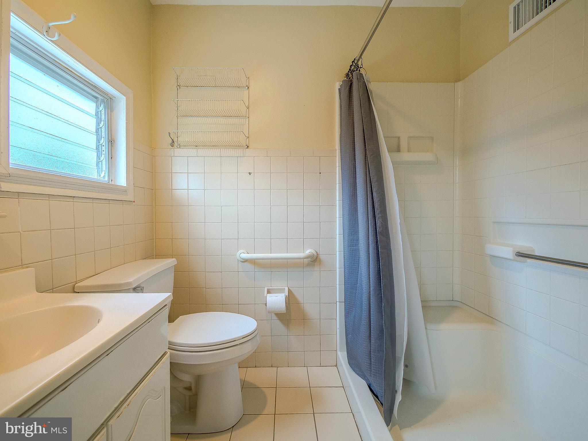 133 Grandview Road Ardmore, PA 19003 - Photo 18 of 64 1st Floor Bathroom