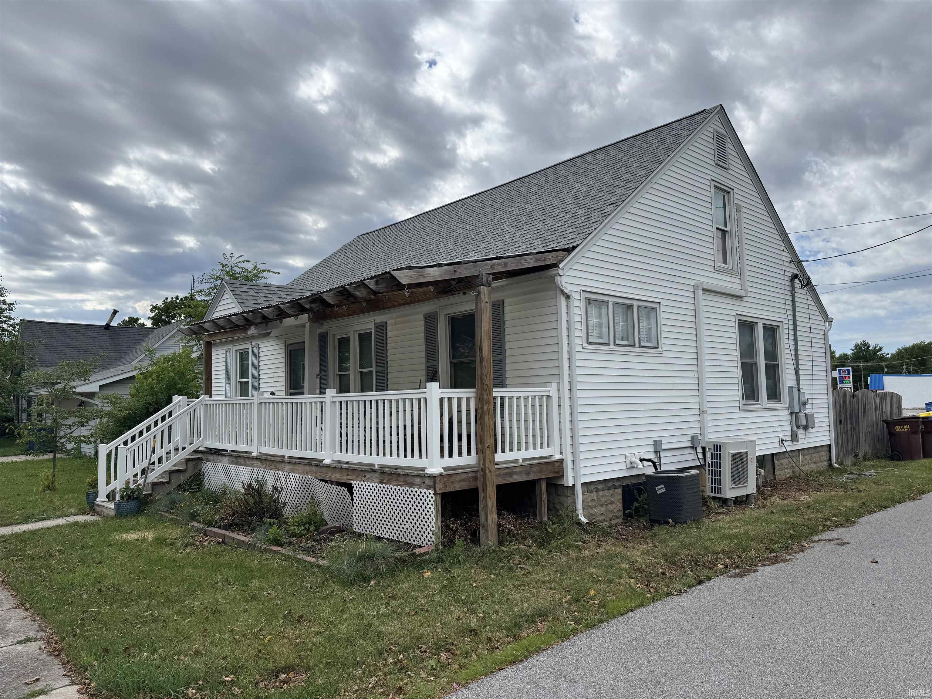 109 East Roe Street Ossian, IN 46777 - Photo 3 of 15
