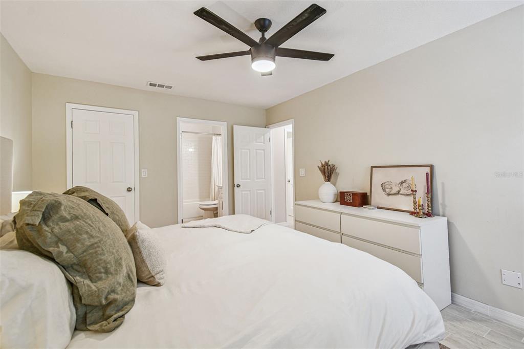 4033 Dream Oak Place, Unit 202 Tampa, FL 33613 - Photo 15 of 37