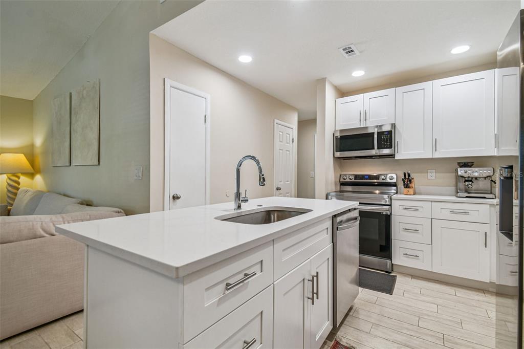 4033 Dream Oak Place, Unit 202 Tampa, FL 33613 - Photo 6 of 37