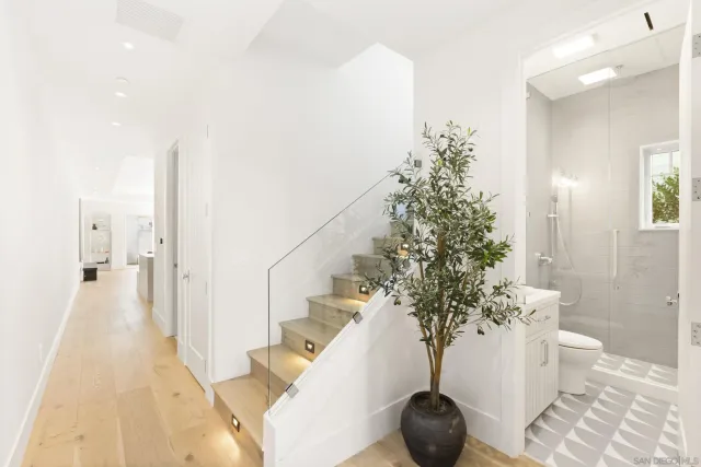 $3,650,000 | 7216 Fay Avenue, La Jolla, CA 92037