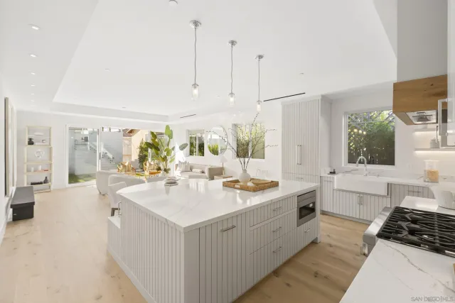 $3,650,000 | 7216 Fay Avenue, La Jolla, CA 92037