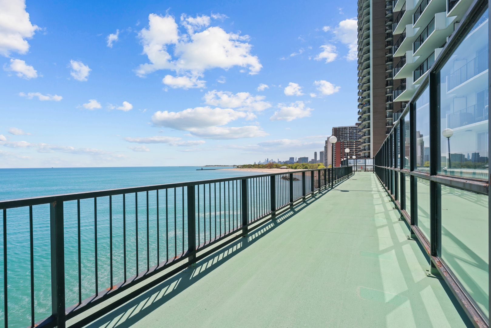 6033 North Sheridan Road, Unit 24B Chicago, IL 60660 - Photo 23 of 36 a view of city from a balcony