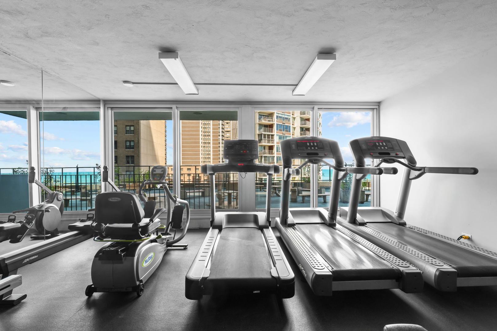 6033 North Sheridan Road, Unit 24B Chicago, IL 60660 - Photo 26 of 36 a view of a room with gym equipment