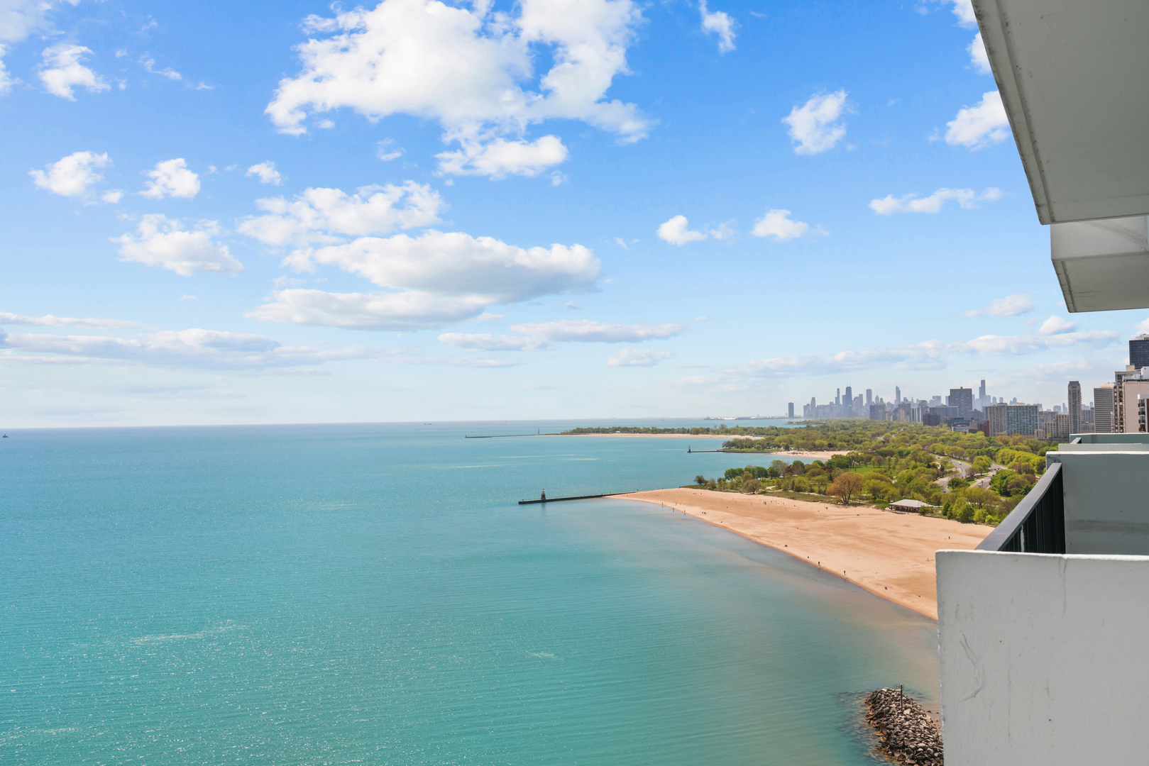 6033 North Sheridan Road, Unit 24B Chicago, IL 60660 - Photo 3 of 36 a view of an ocean and beach
