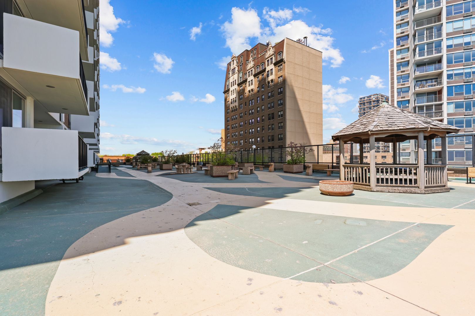 6033 North Sheridan Road, Unit 24B Chicago, IL 60660 - Photo 34 of 36 a view of a city with tall buildings