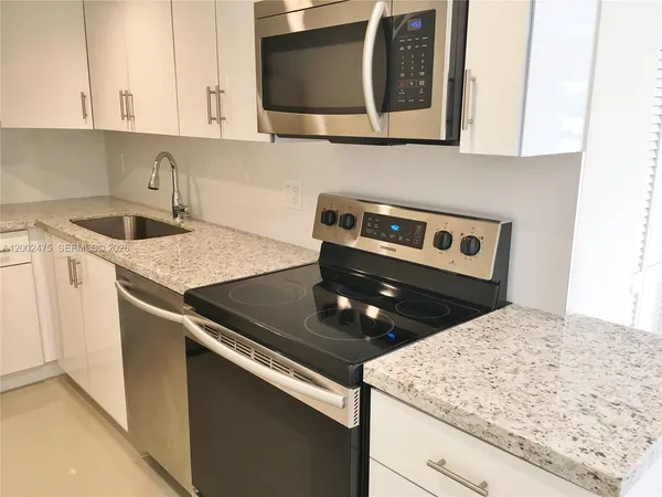 $2,250 | 4709 Northwest 7th Street, Unit 1079, Miami, FL 33126