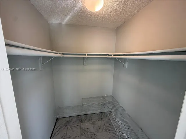 $2,100 | 1900 West 68th Street, Unit G308, Hialeah, FL 33014