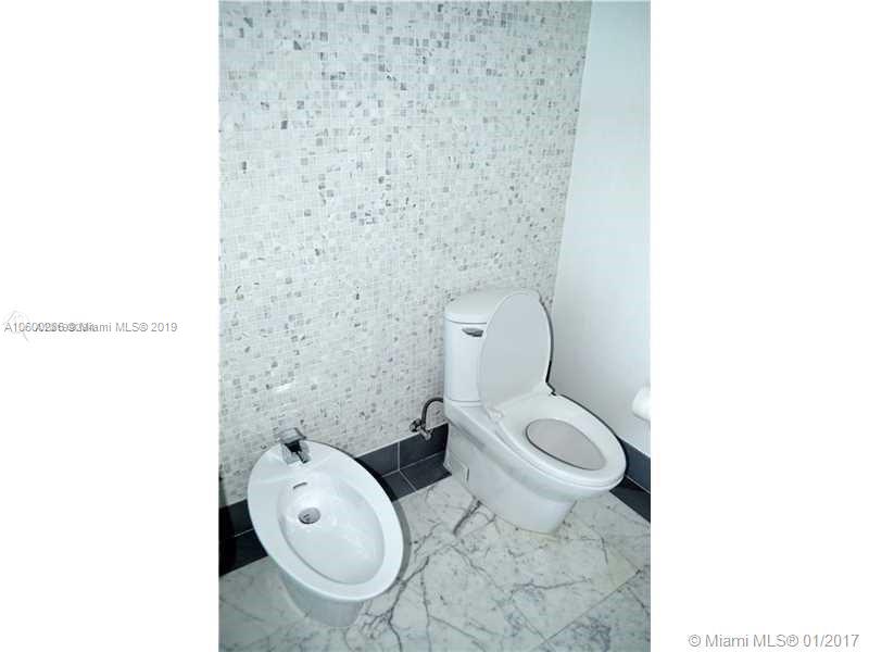 200 South Biscayne Boulevard, Unit 3903 Miami, FL 33131 - Photo 16 of 19 a bathroom with a toilet and a sink