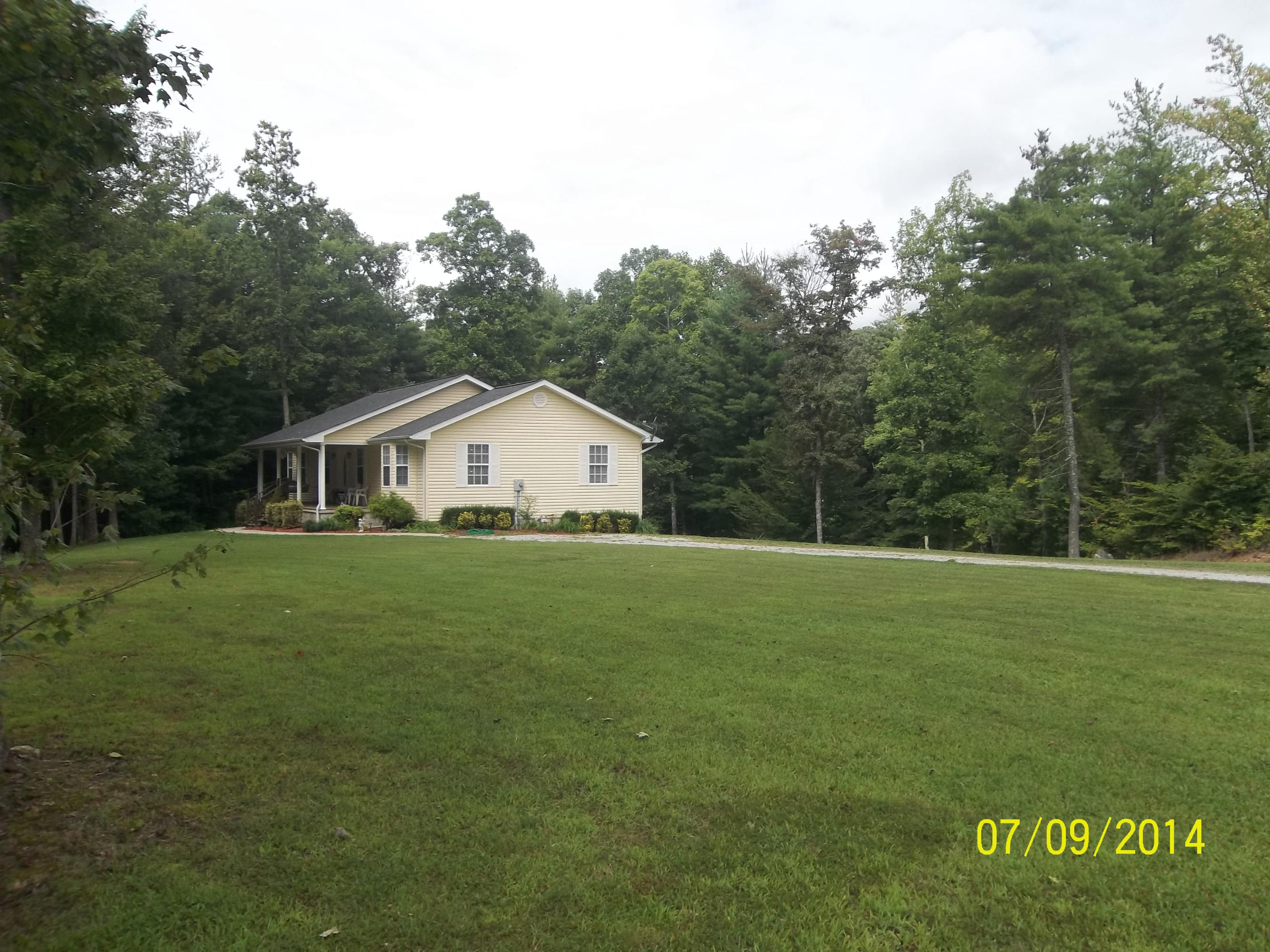 195 Ccc Road Wartburg, TN 37887 - Photo 3 of 21 100_0686
