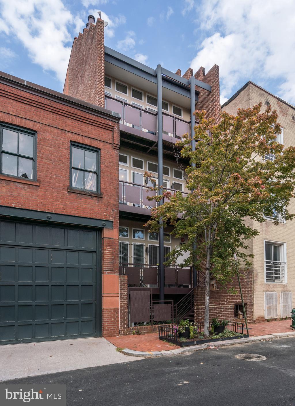 Street view  with Southern exposure to light