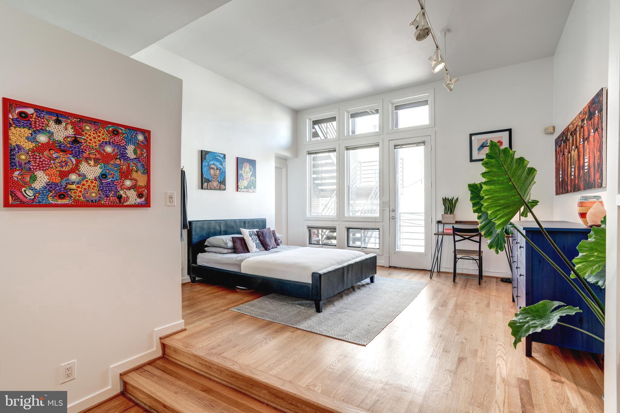 1527 Church Street Northwest, Unit A Washington, DC 20005 - Photo 13 of 31 High ceiling bedroom