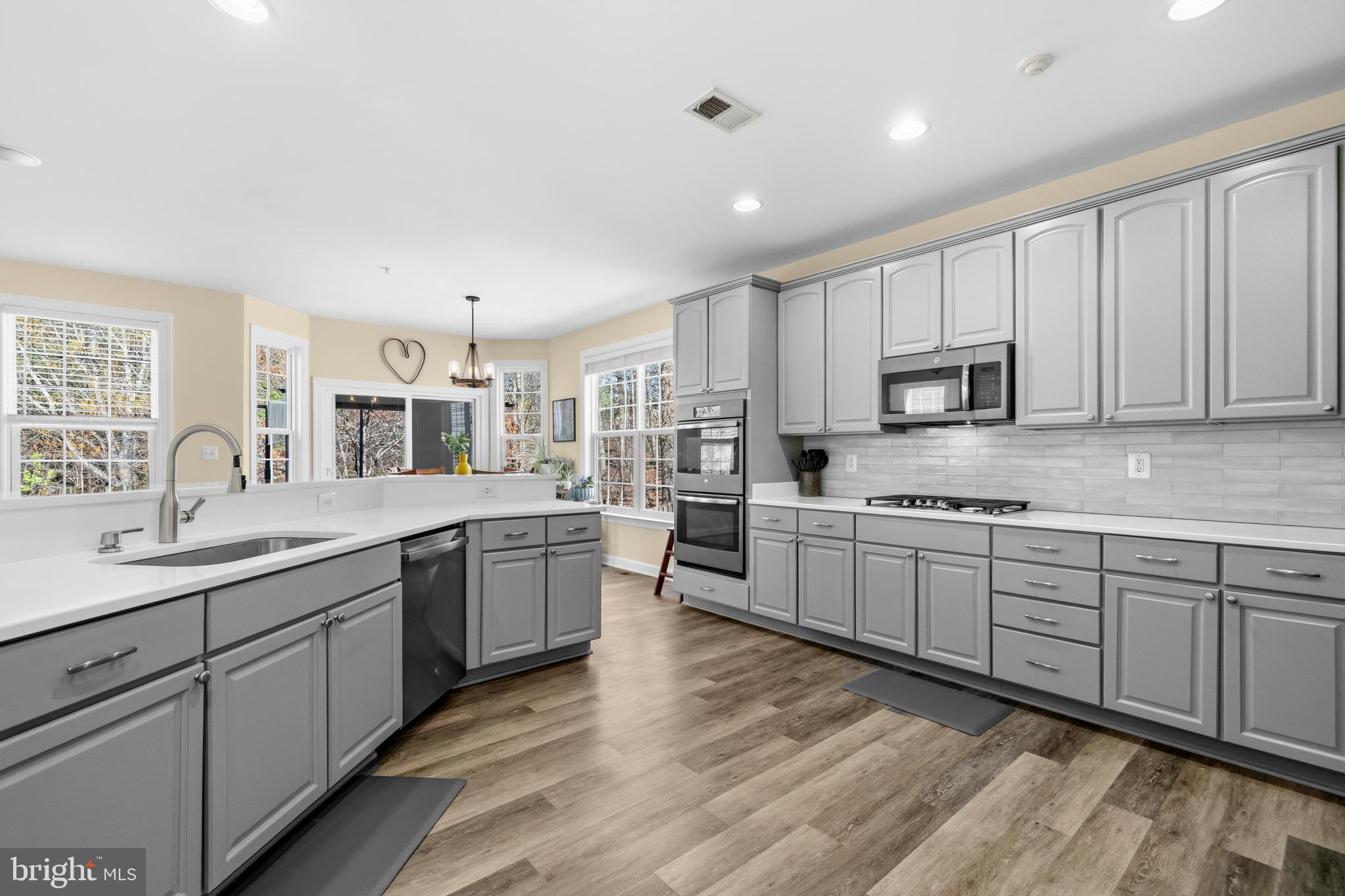 3117 Eagle Ridge Drive Woodbridge, VA 22191 - Photo 13 of 51 Large eat in kitchen