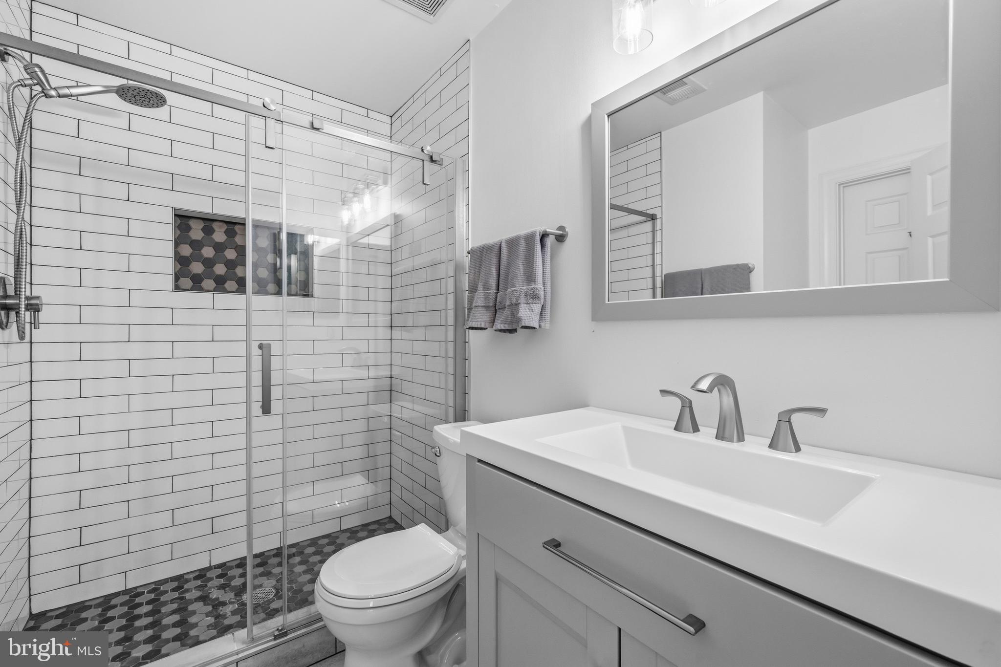 3117 Eagle Ridge Drive Woodbridge, VA 22191 - Photo 28 of 51 Hallway full bath