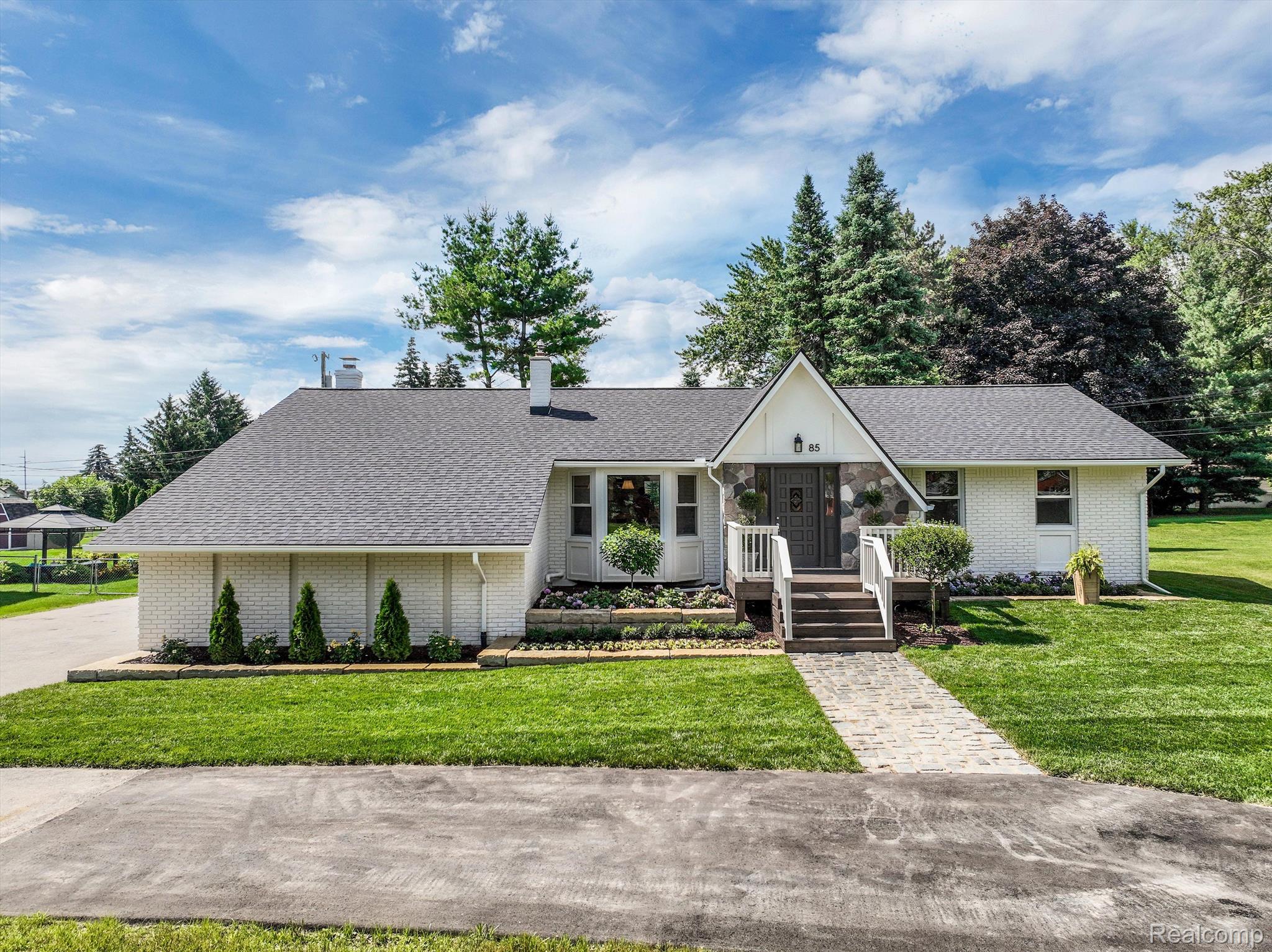 85 Boyken Road Rochester, MI 48307 - Photo 6 of 42 Gallery Image 6