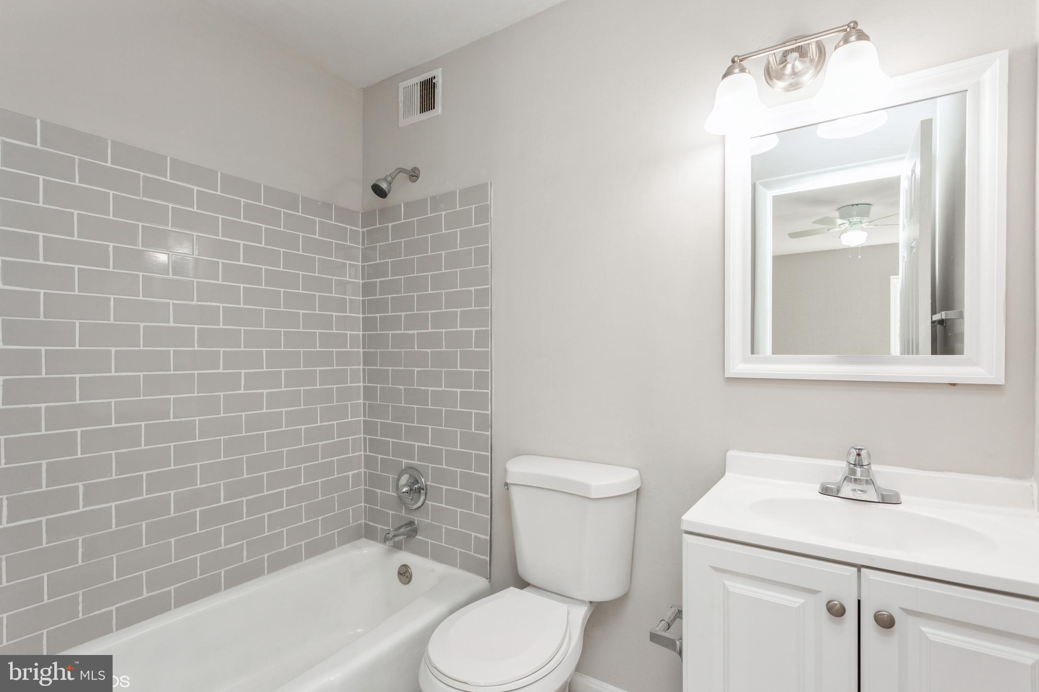 1941 Greenberry Road Baltimore, MD 21209 - Photo 12 of 18 Gallery Image 12