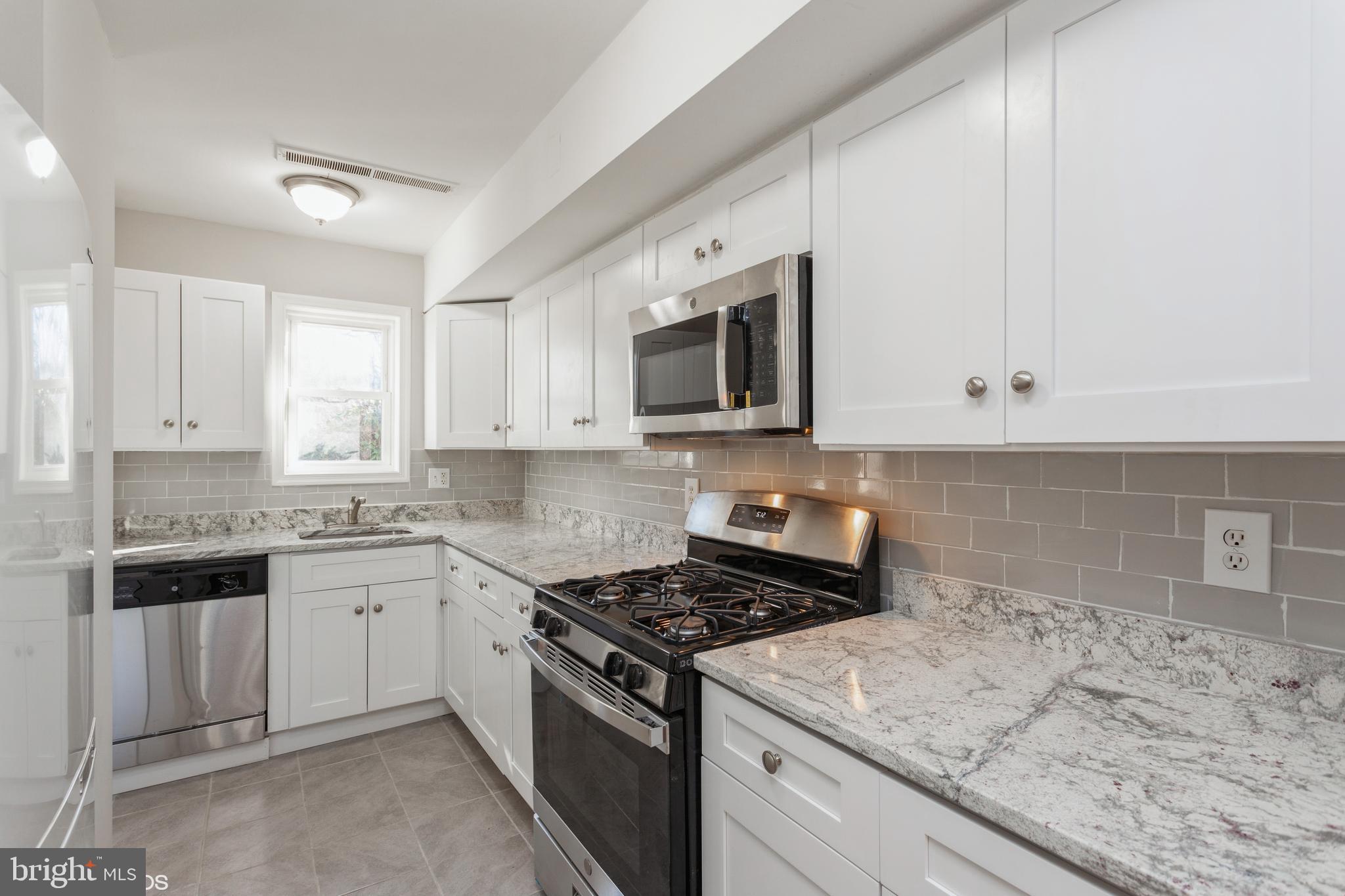 1941 Greenberry Road Baltimore, MD 21209 - Photo 6 of 18 Gallery Image 6