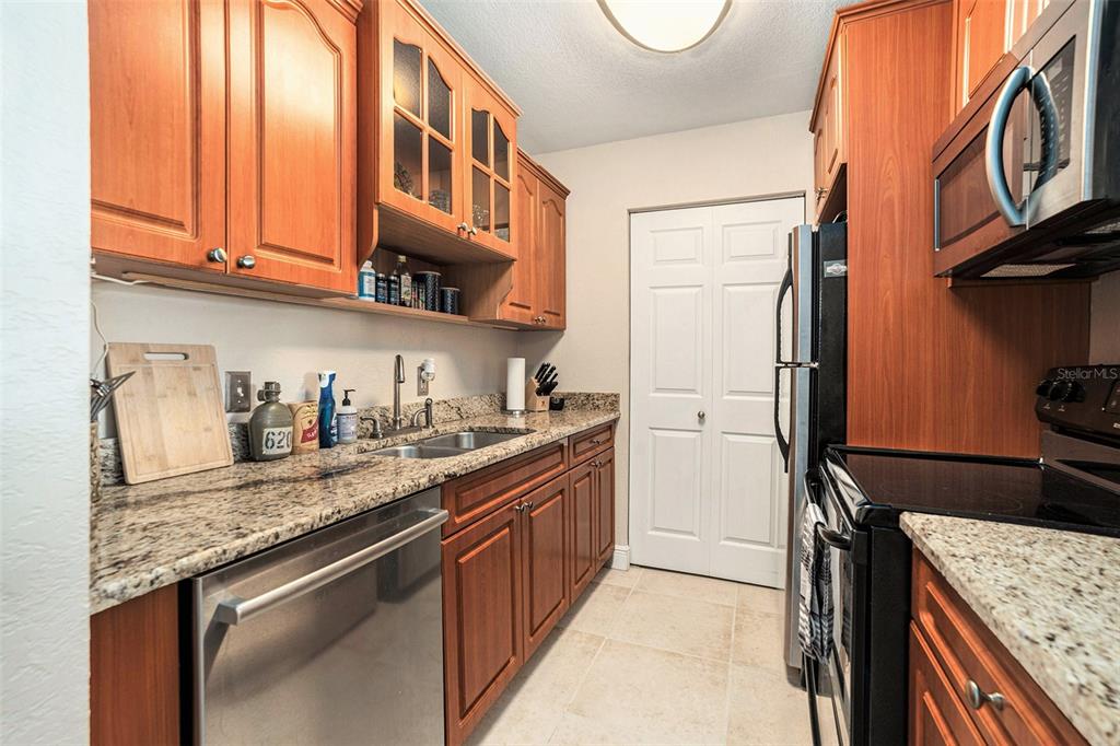455 Alt 19, Unit 65 Palm Harbor, FL 34683 - Photo 9 of 16 a kitchen with stainless steel appliances granite countertop a sink stove and cabinets