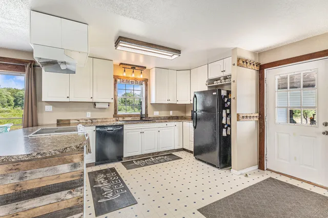 $499,900 | 3431 Highway 20, Hesperia, MI 49421