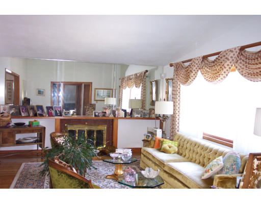9 Highgate Road Framingham, MA 01701 - Photo 2 of 4 Gallery Image 2