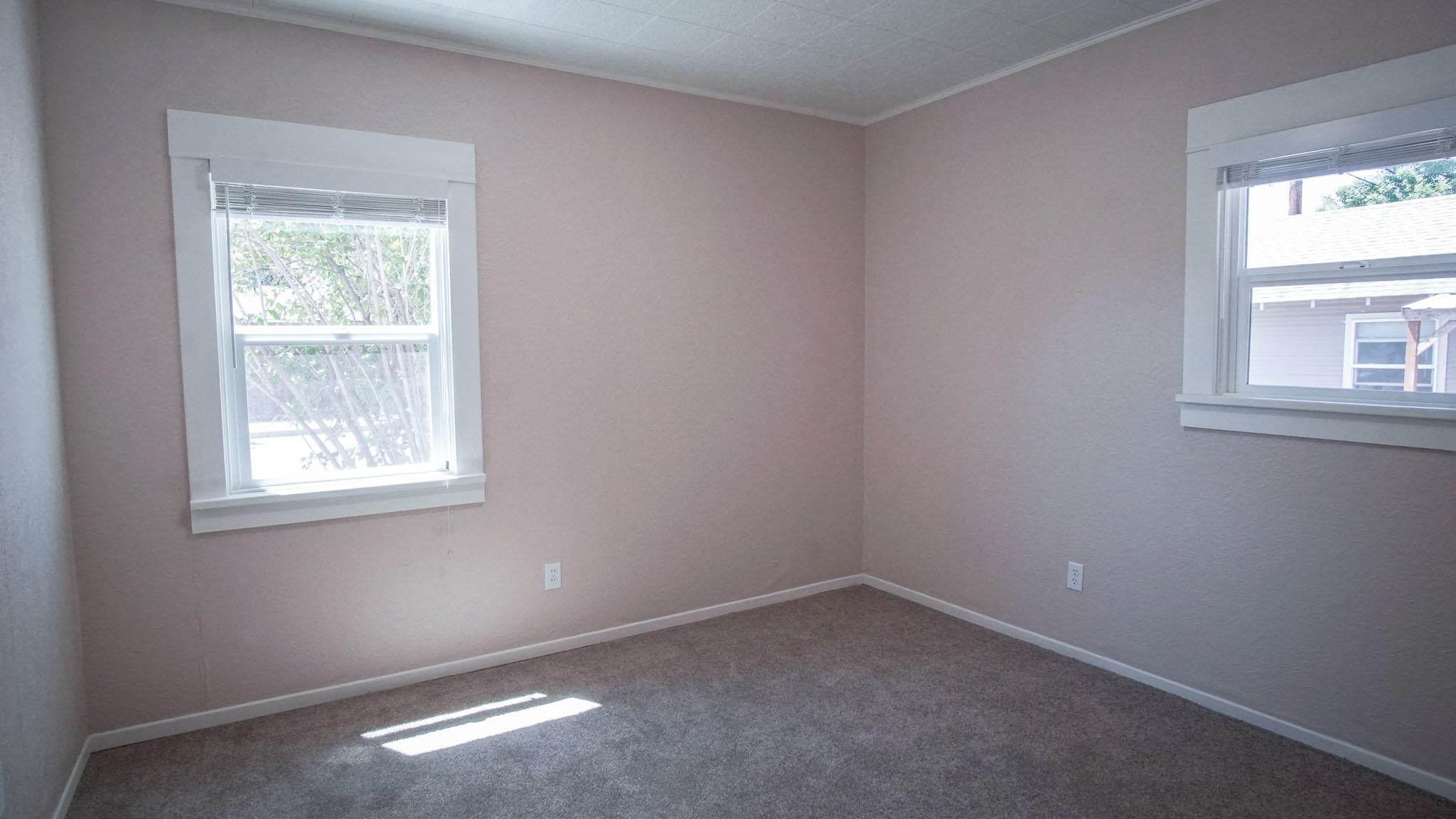 655 Southwest 11th Street Redmond, OR 97756 - Photo 8 of 23 Cottage Guest Bedroom