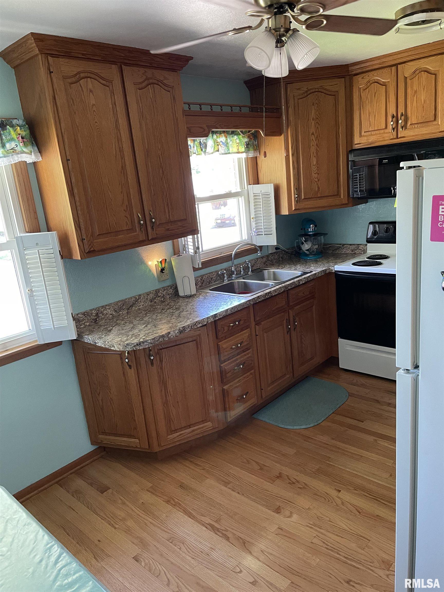 1508 James Road Pekin, IL 61554 - Photo 4 of 16 Gallery Image 4