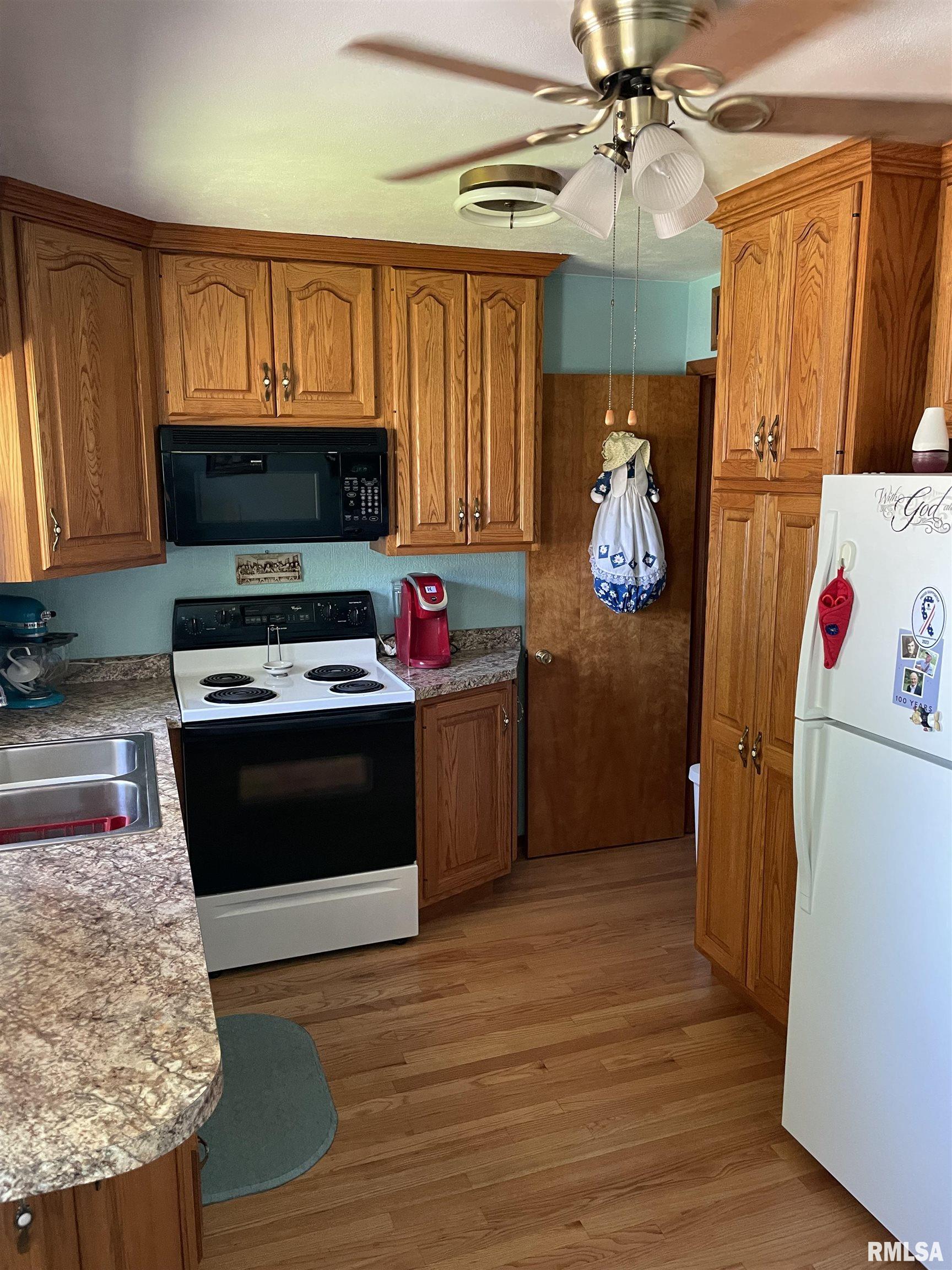 1508 James Road Pekin, IL 61554 - Photo 5 of 16 Gallery Image 5