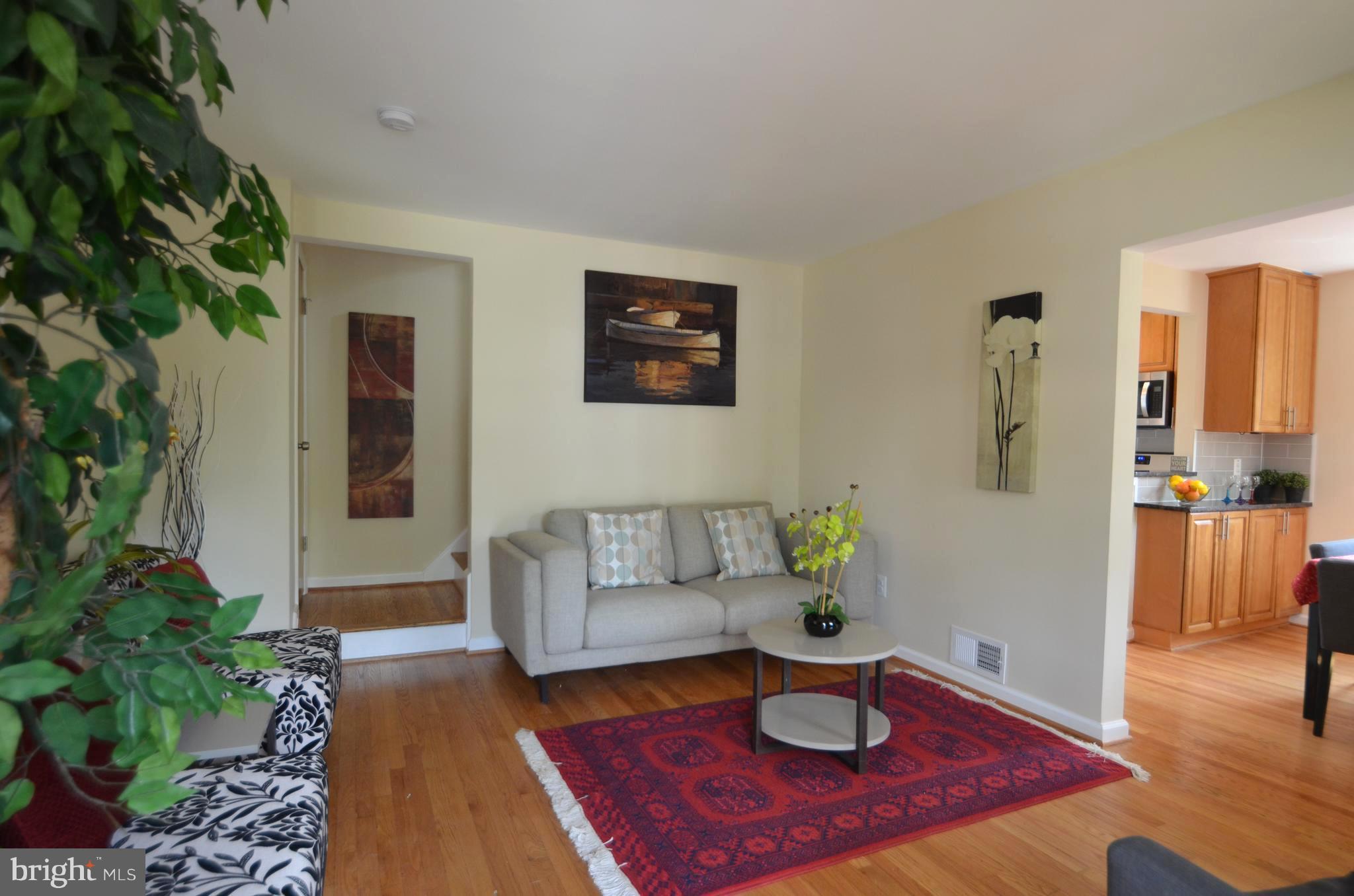 5019 Edgewood Road College Park, MD 20740 - Photo 3 of 29 Living Room