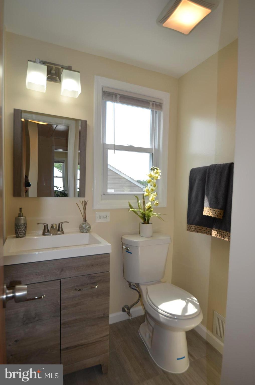 5019 Edgewood Road College Park, MD 20740 - Photo 21 of 29 Bath # 1- Upper Hall