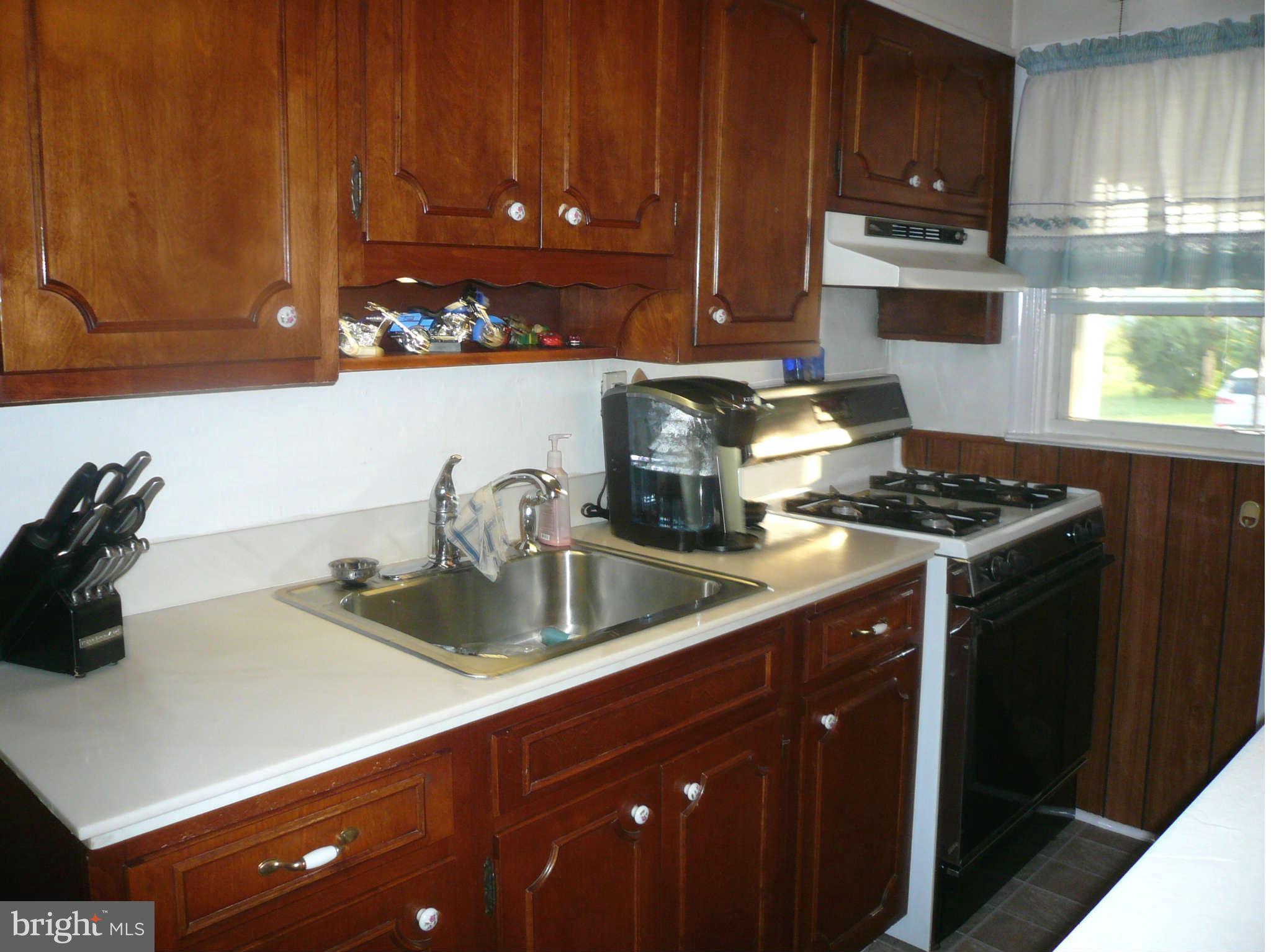 2728 Plainfield Road Baltimore, MD 21222 - Photo 5 of 29 Kitchen