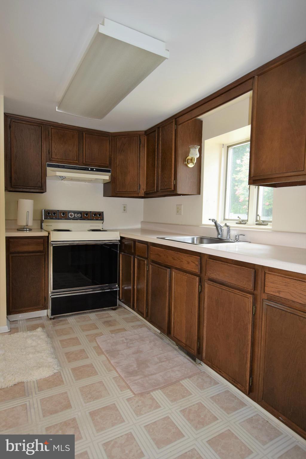 813 West Padonia Road Cockeysville, MD 21030 - Photo 29 of 30 Guest House Kitchen