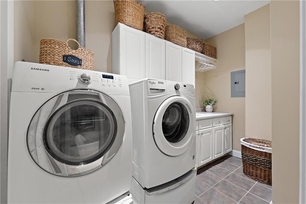 548 Lang Road Sewickley, PA 15143 - Photo 23 of 49 a utility room with dryer and washer