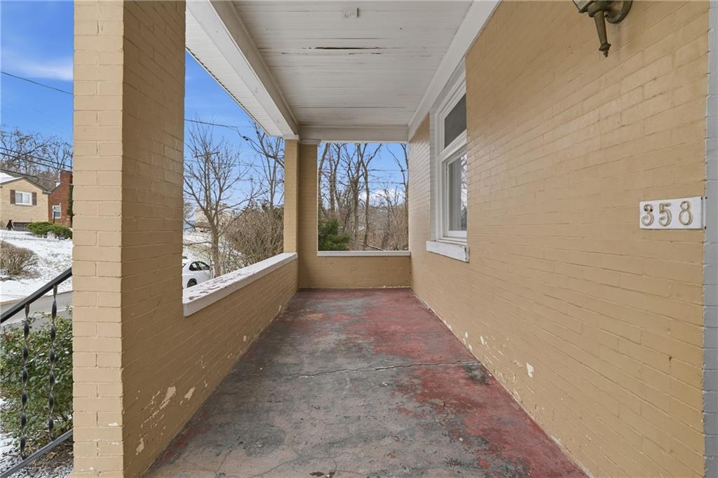 358 Pointview Road Pittsburgh, PA 15227 - Photo 4 of 47