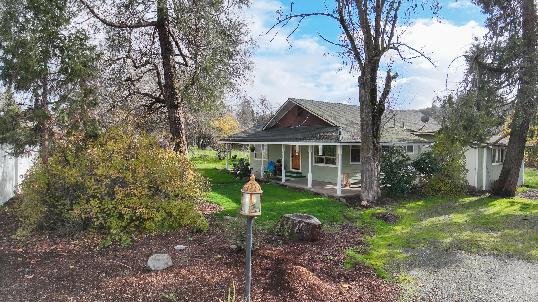 10085 Blackwell Road Central Point, OR 97502 - Photo 20 of 28 DJI_0240