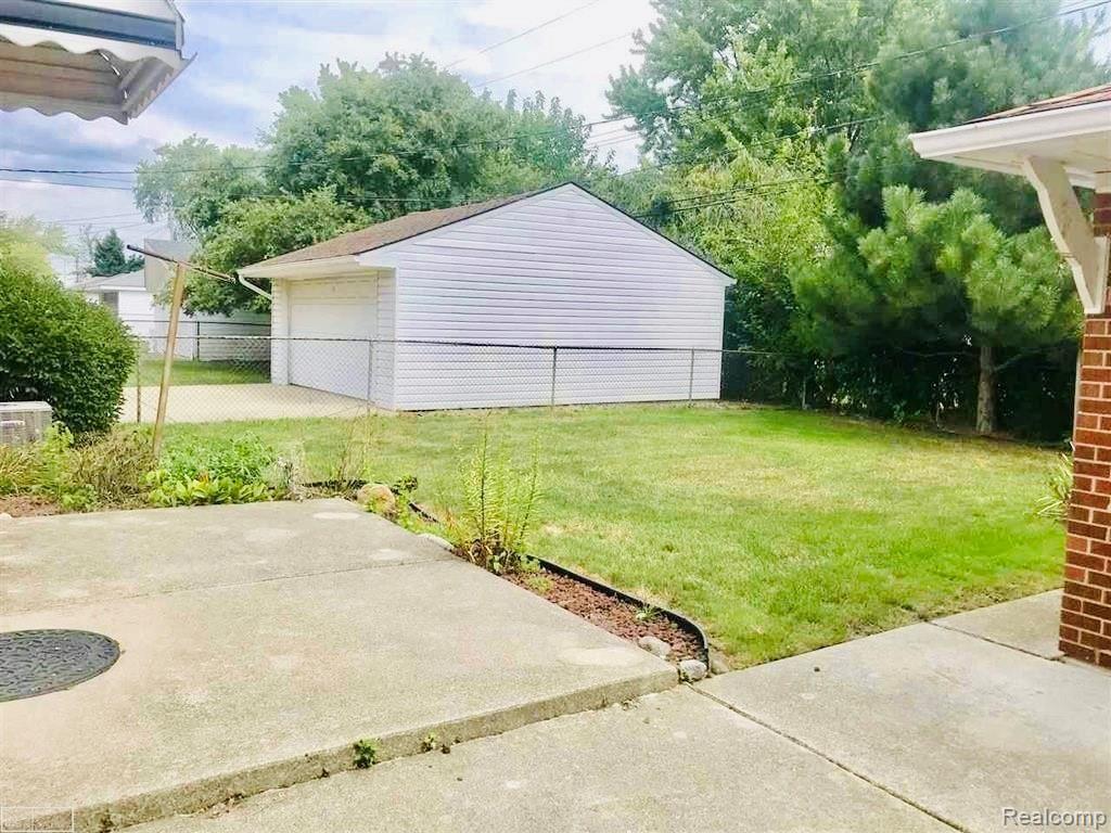 24256 Roxana Avenue Eastpointe, MI 48021 - Photo 20 of 20 fullsizeoutput_227b.jpeg