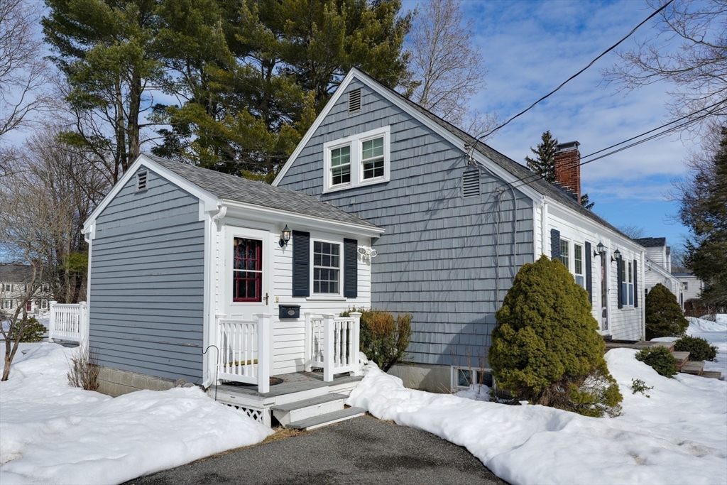 5 Castle Avenue Medfield, MA 02052 - Photo 3 of 29