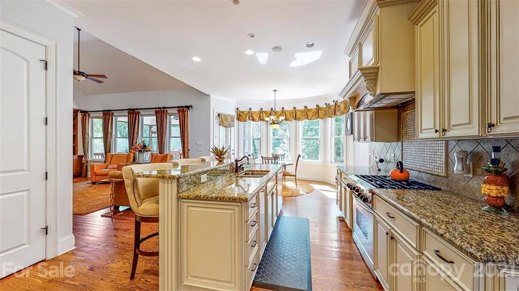 8116 Balcony Bridge Road Huntersville, NC 28078 - Photo 14 of 31 a kitchen with lots of counter top space