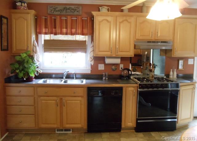 627 Holiday Road Gastonia, NC 28054 - Photo 4 of 25 Gallery Image 4