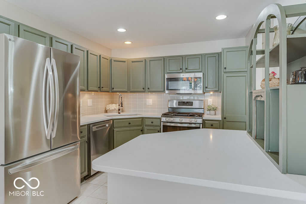 9693 Legare Street Fishers, IN 46038 - Photo 2 of 26
