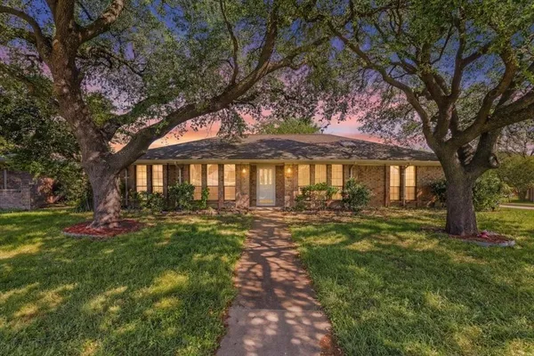 $450,000 | 2301 Claridge Circle, Plano, TX 75075
