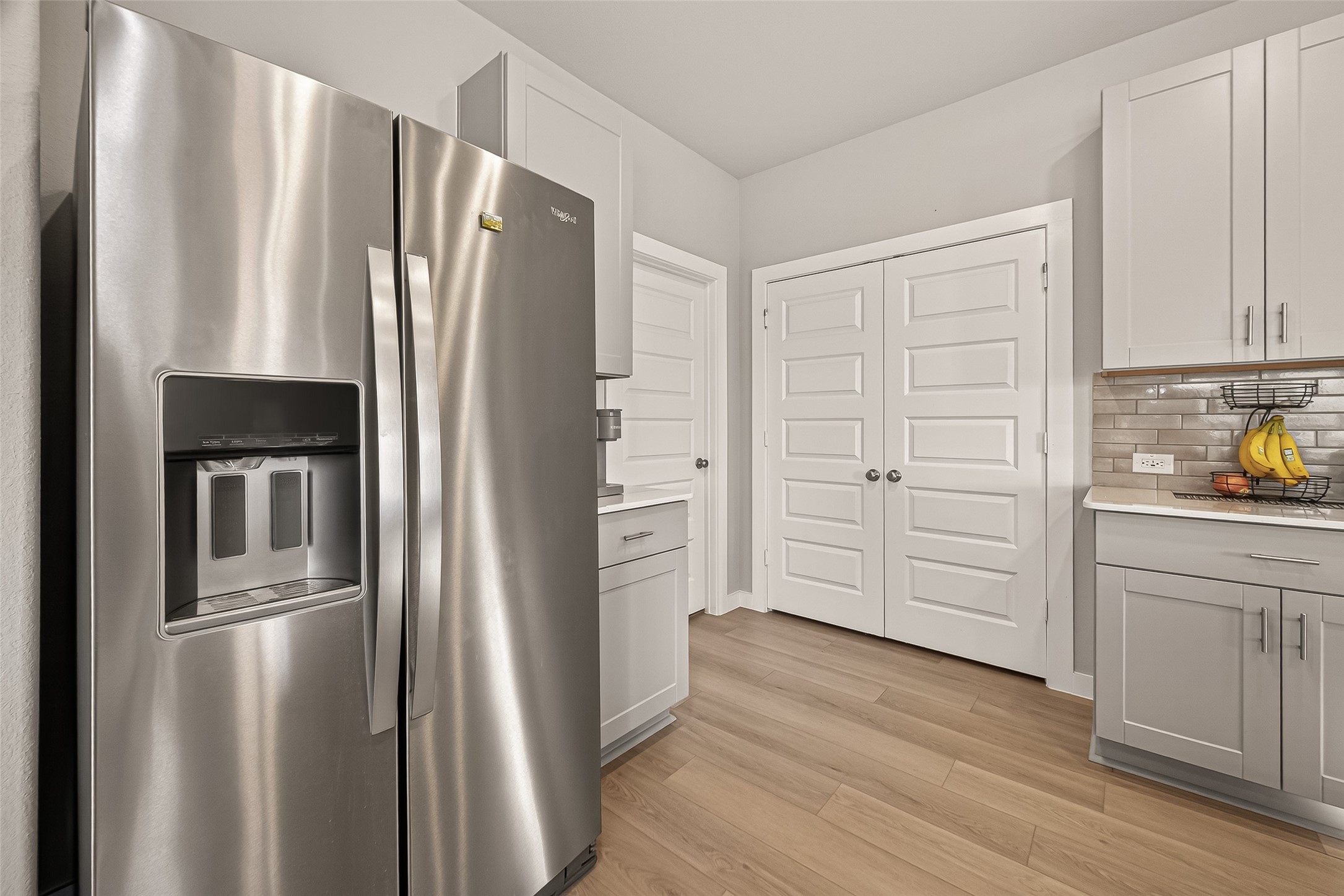 5516 Madden Lane Houston, TX 77048 - Photo 11 of 33 a kitchen with stainless steel appliances a refrigerator a stove and cabinets