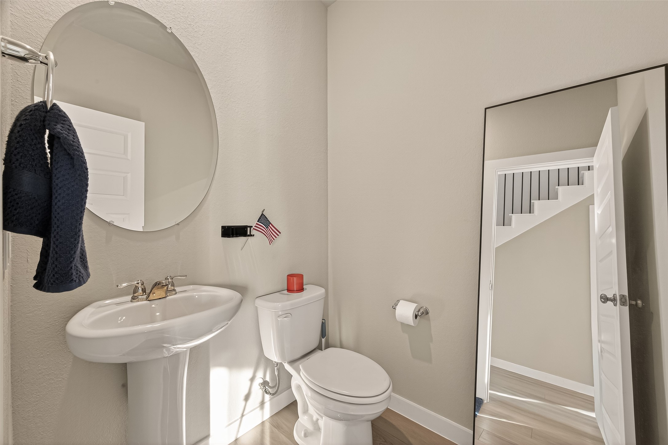 5516 Madden Lane Houston, TX 77048 - Photo 20 of 33 a bathroom with a sink toilet and a mirror