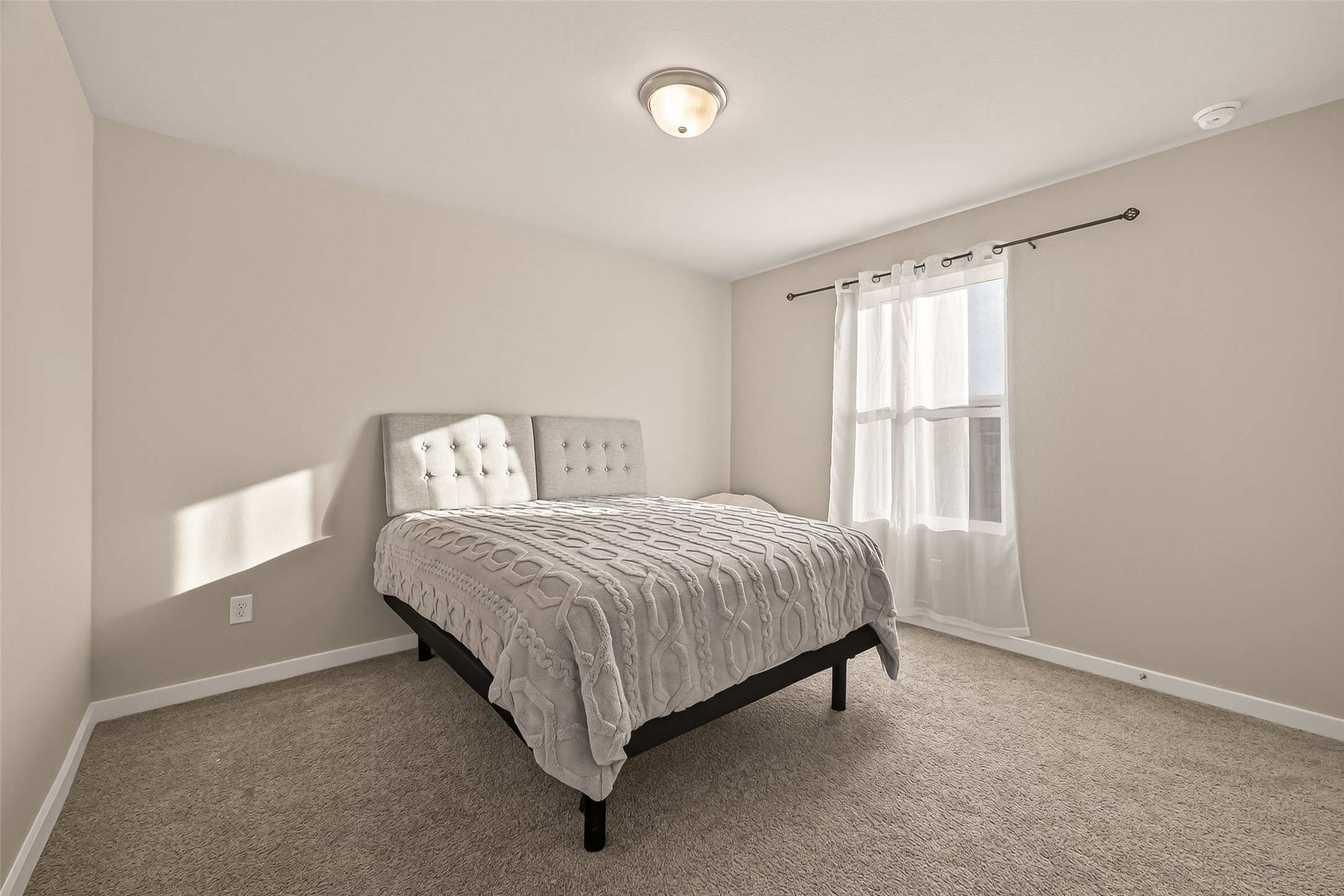 5516 Madden Lane Houston, TX 77048 - Photo 26 of 33 a bedroom with a bed and window